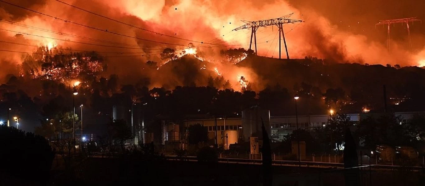 Φωτιά στη Μασσαλία: Επιχειρούν περισσότεροι από 1.000 πυροσβέστες (βίντεο)
